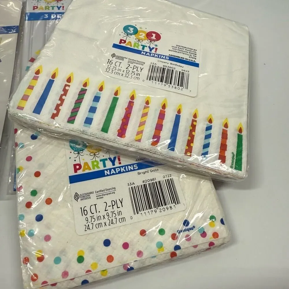 D29   Party Decorations- 7 piece Rainbow party decor - balloons, napkins, garlan